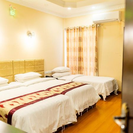 Abuharee Grand Hotel Addu City Екстериор снимка