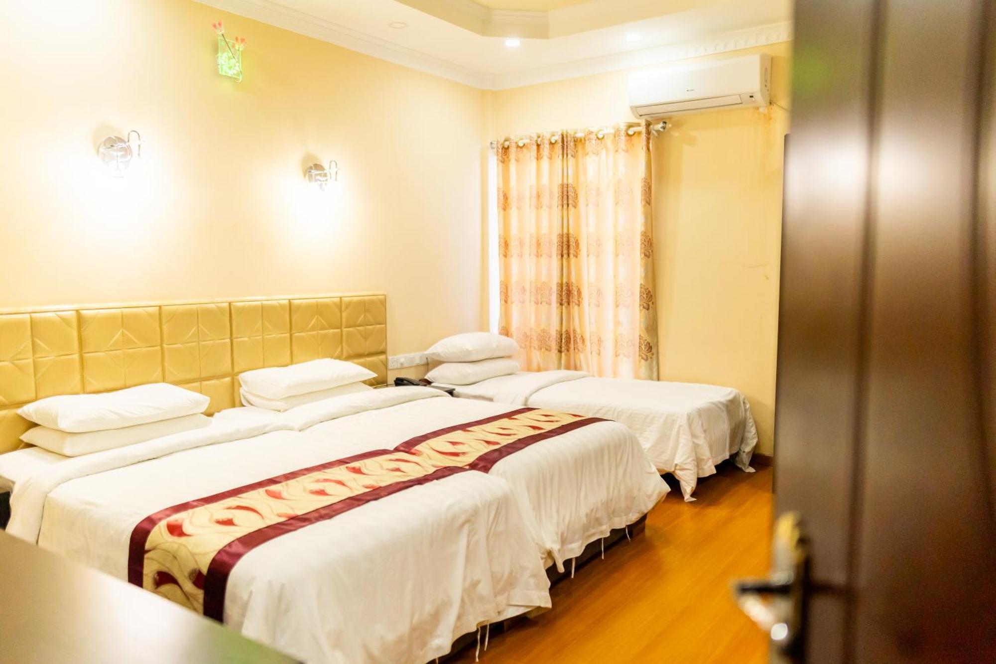 Abuharee Grand Hotel Addu City Екстериор снимка