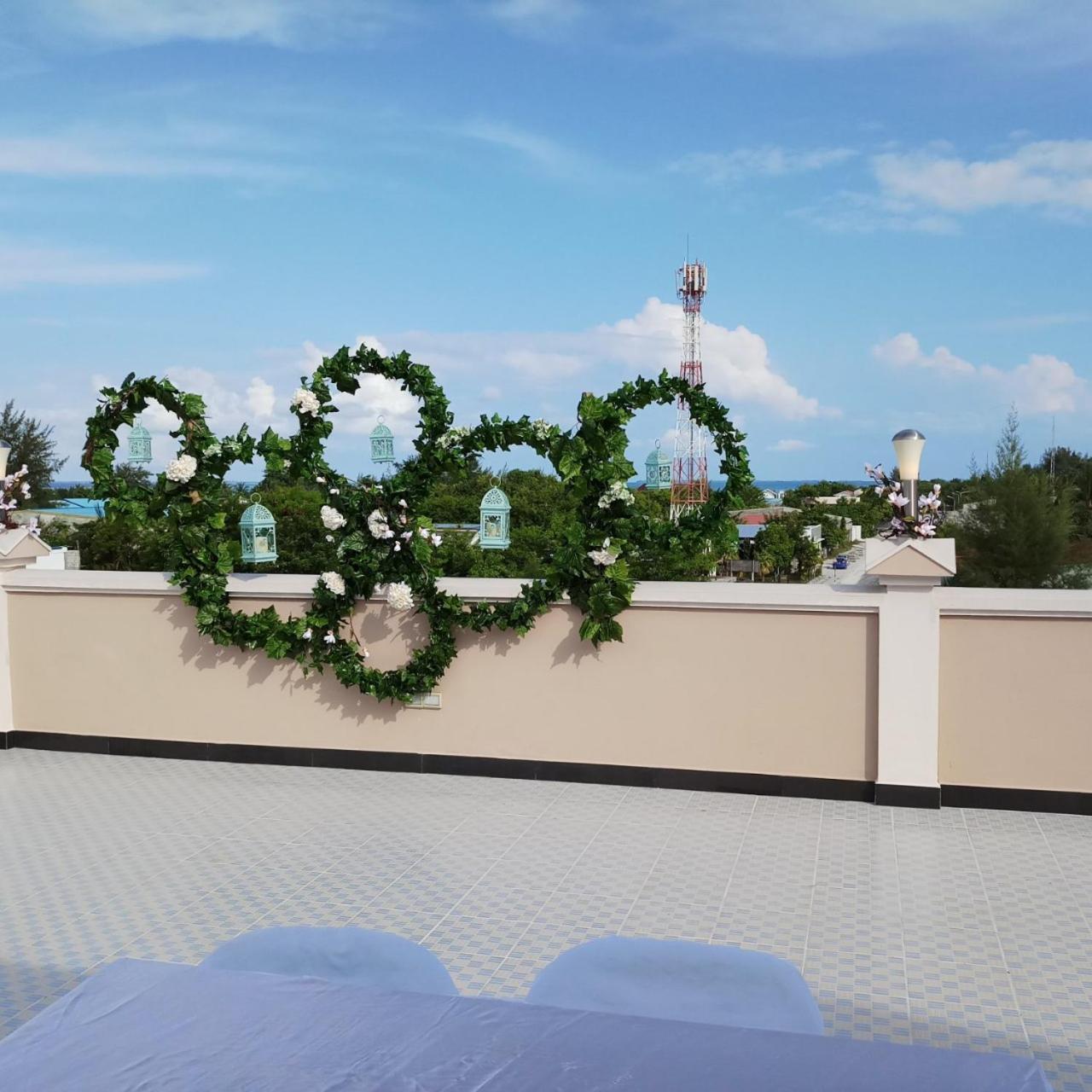 Abuharee Grand Hotel Addu City Екстериор снимка