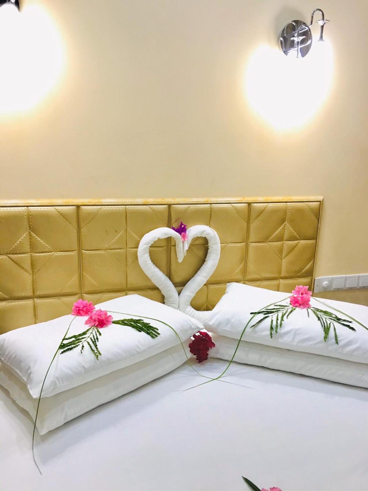 Abuharee Grand Hotel Addu City Екстериор снимка