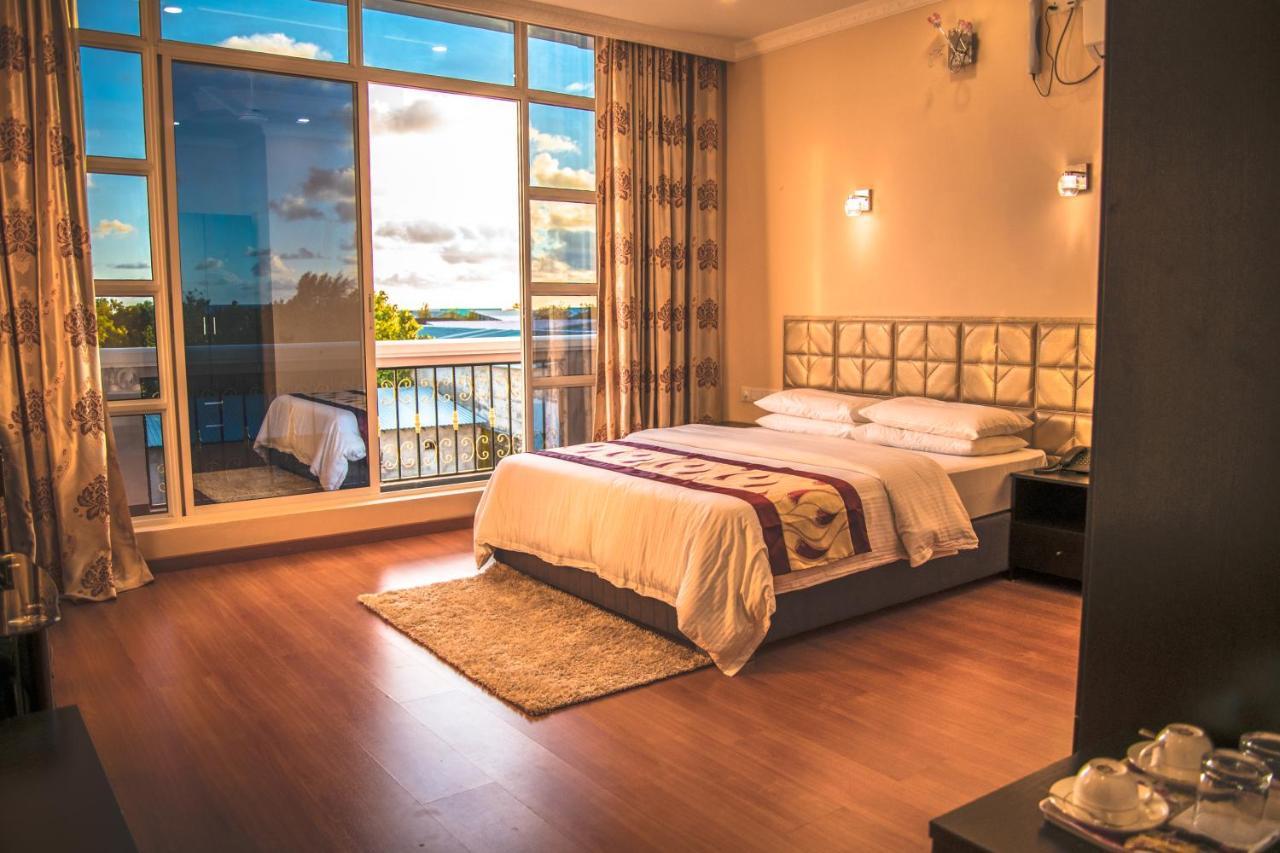 Abuharee Grand Hotel Addu City Екстериор снимка