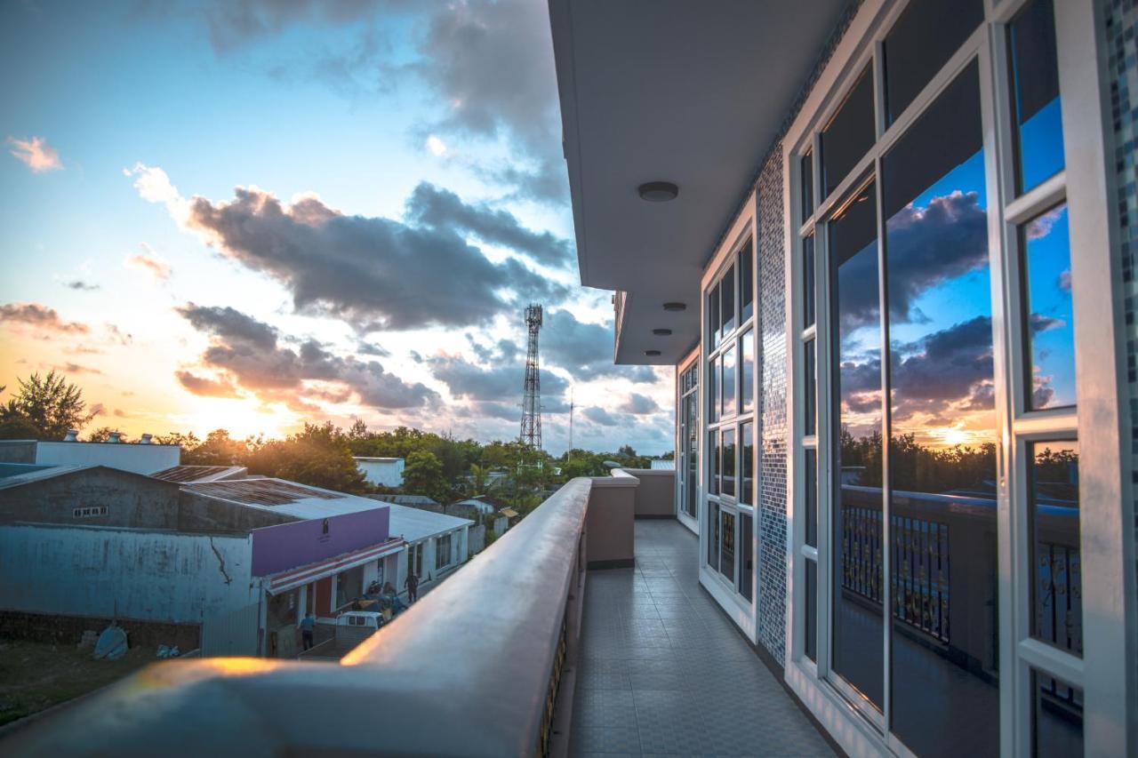 Abuharee Grand Hotel Addu City Екстериор снимка