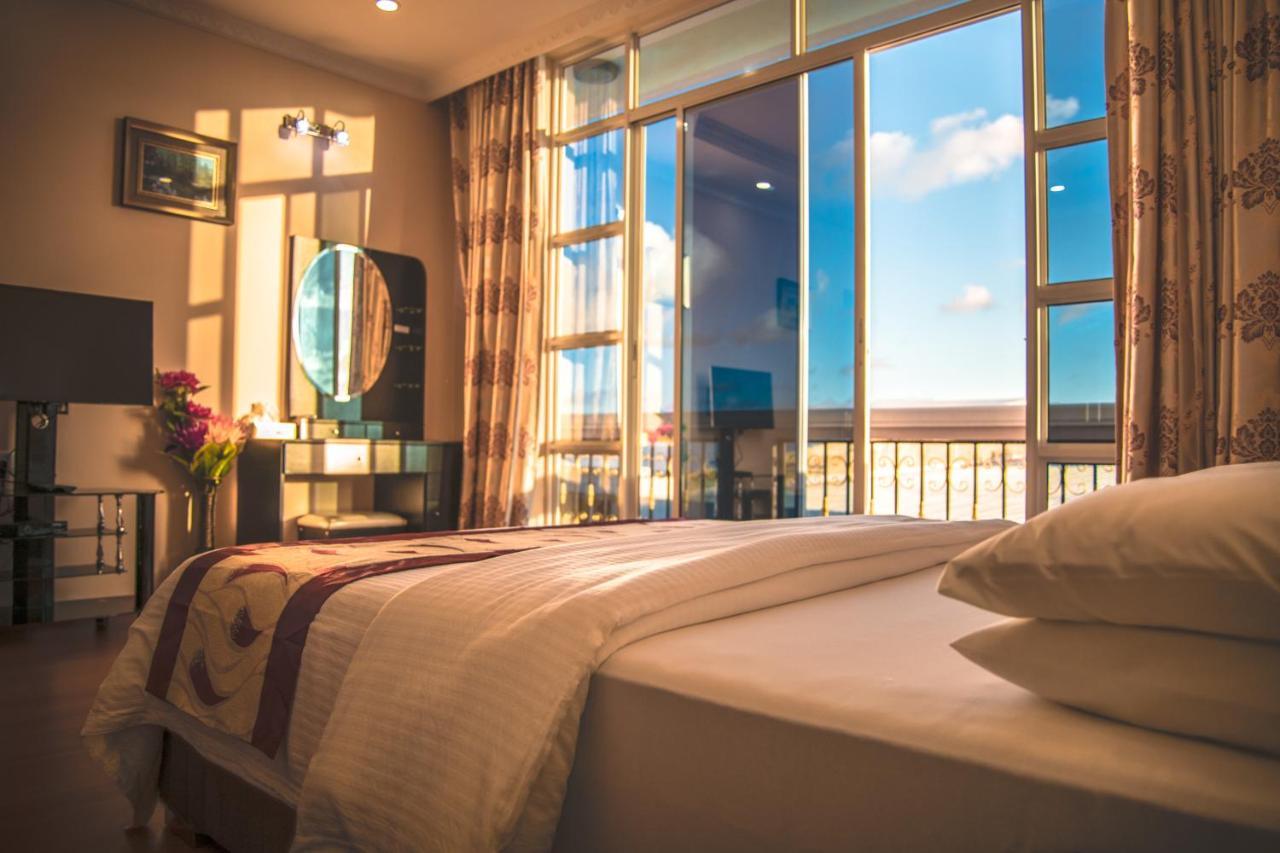 Abuharee Grand Hotel Addu City Екстериор снимка