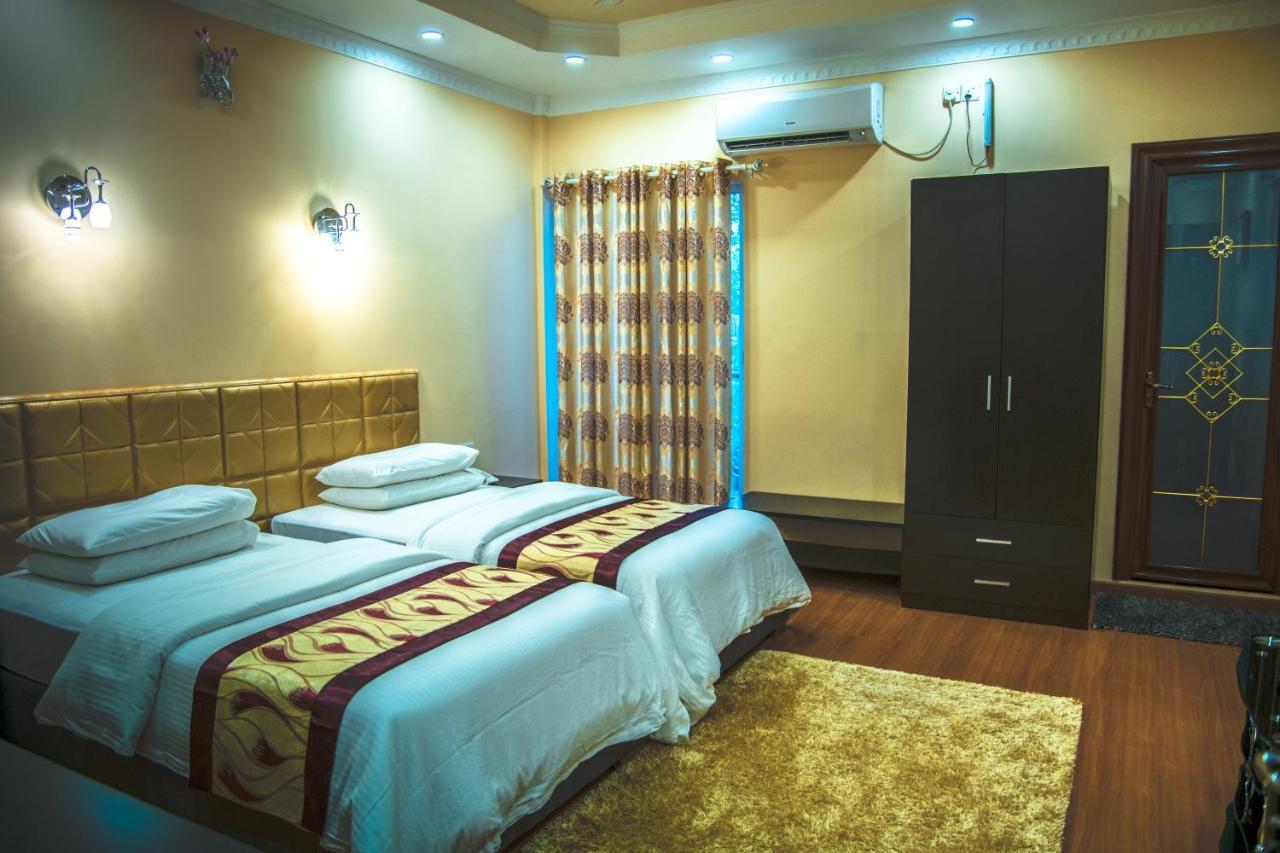 Abuharee Grand Hotel Addu City Екстериор снимка
