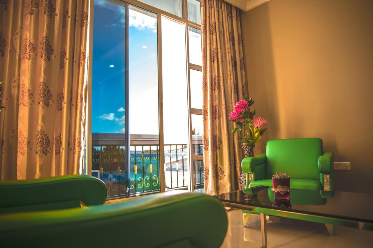 Abuharee Grand Hotel Addu City Екстериор снимка