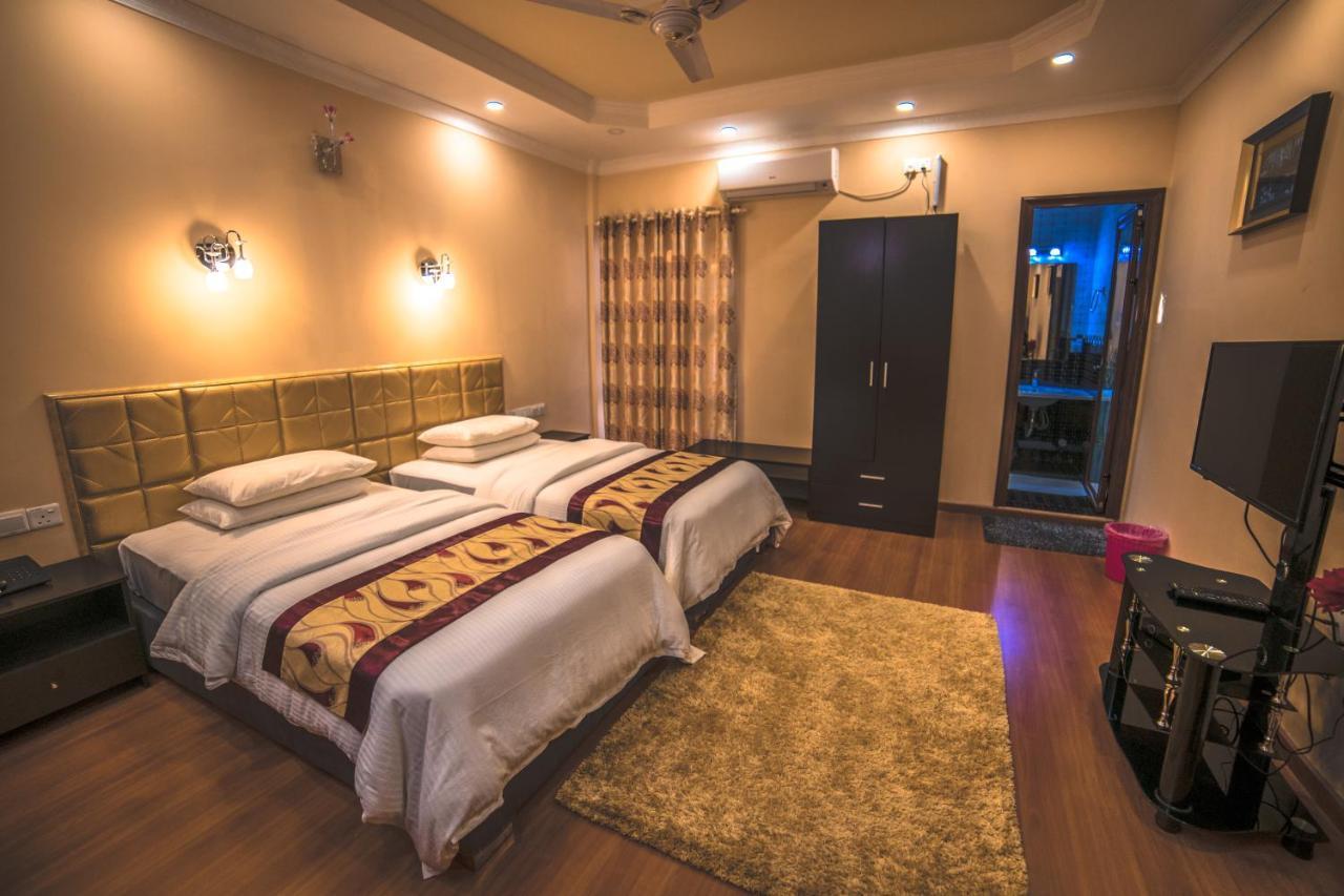 Abuharee Grand Hotel Addu City Екстериор снимка