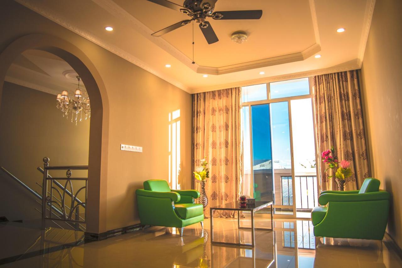 Abuharee Grand Hotel Addu City Екстериор снимка