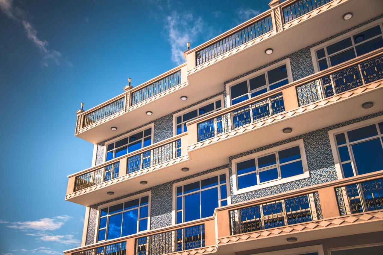 Abuharee Grand Hotel Addu City Екстериор снимка
