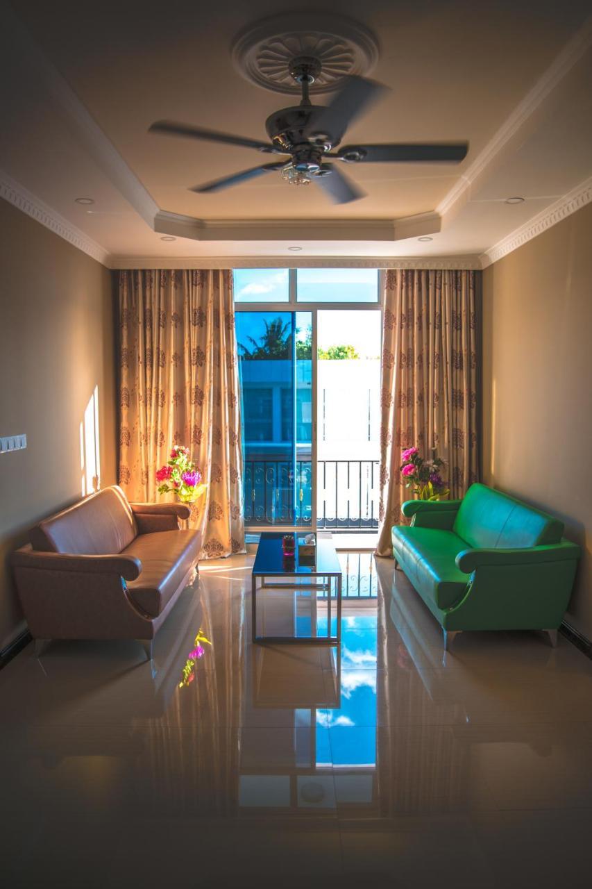 Abuharee Grand Hotel Addu City Екстериор снимка