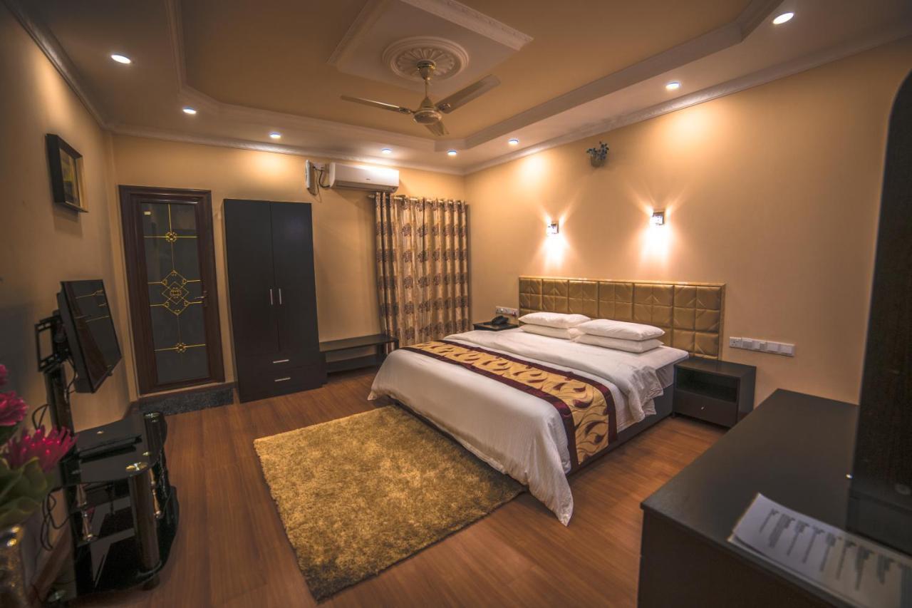 Abuharee Grand Hotel Addu City Екстериор снимка